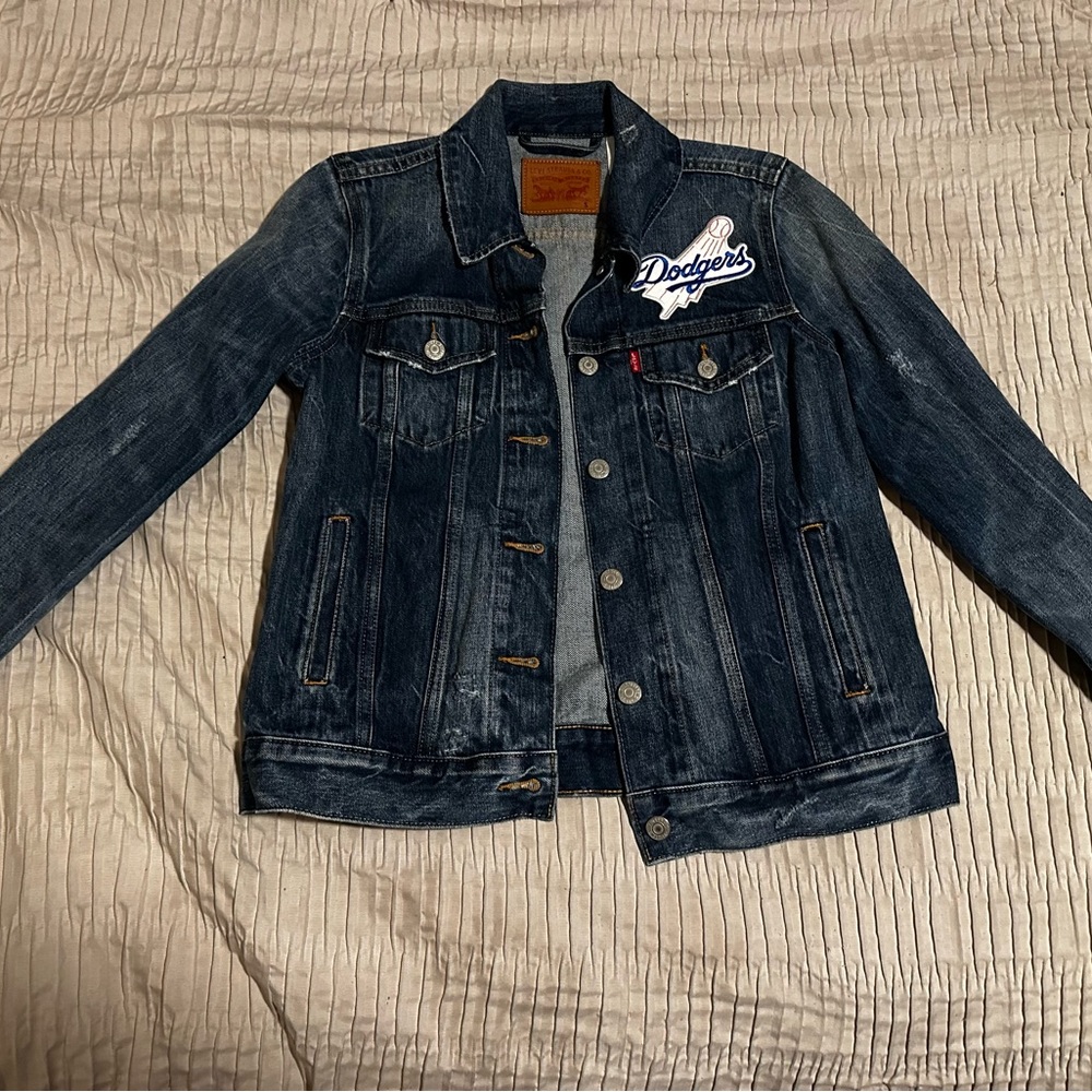 •NWOT Levi’s Dodgers jean jacket